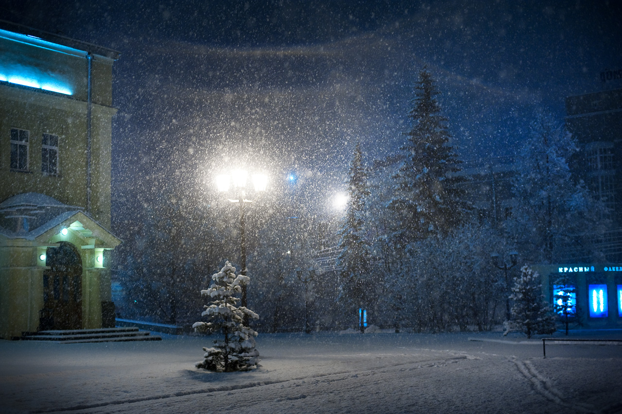 Город Новосибирск - Ночная сказка - Снегопад у Красного факела