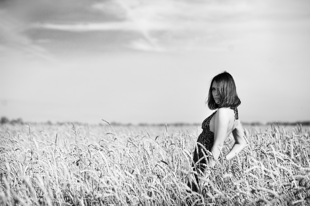 Один день в раю (фотосессия в полях) - Девушка в поле