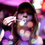 Клубная фотография - Девушка с мыльными пузырями