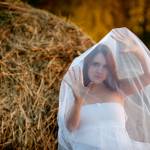 Один день в раю (фотосессия в полях) - Девушка на фоне стога сена